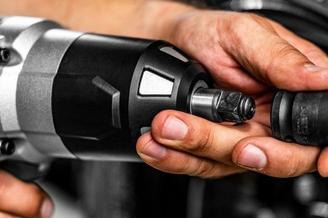 KLUCZ UDAROWY 1020W 950 NM