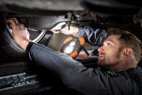 NAŚWIETLACZ AKUMULATOROWY 750+250LM COB